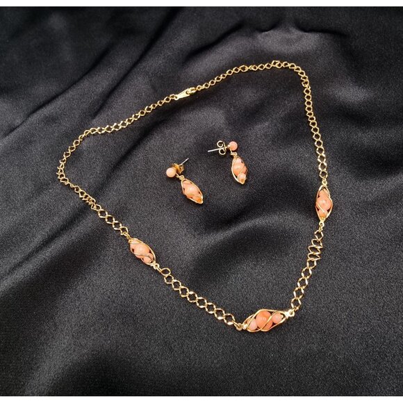 Vintage AVON 1990s Gold Tone Chain Necklace & Earrings Set With Peach Beads - Picture 2 of 5
